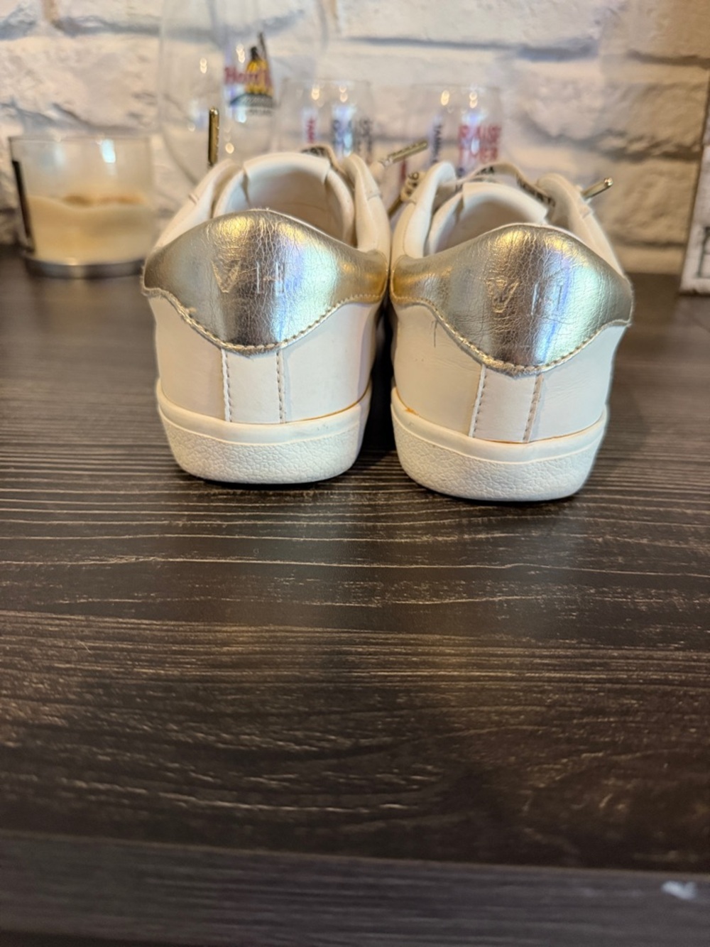 Vintage Havana White Sneakers with Metallic Star Accent - Picture 4 of 7